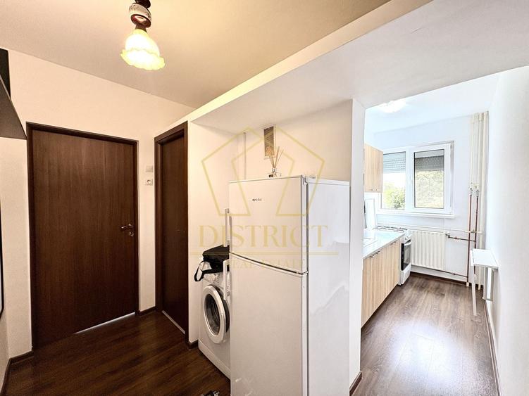 Apartament cu 2 camere semidecomandat, mobilat în Dacia