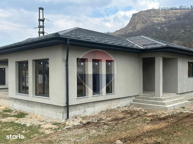Casă cu 3 camere în Săbișa