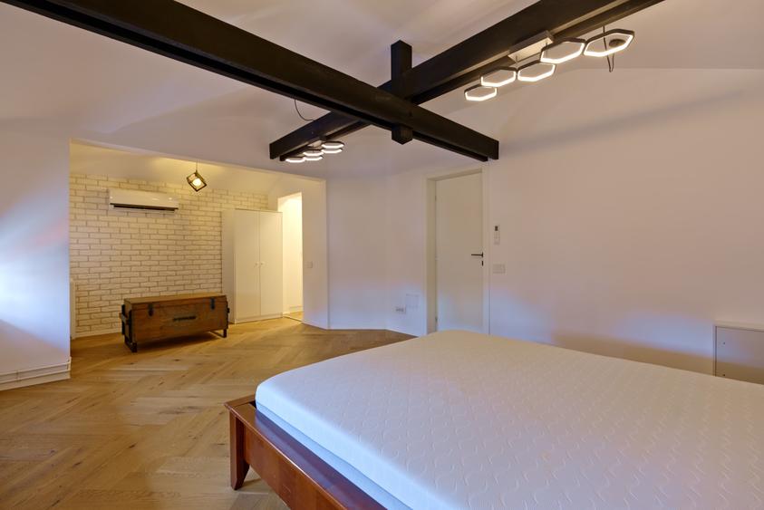 Apartament cu 3 camere semidecomandat în Aviatorilor