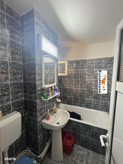 Apartament cu 3 camere decomandat în Cetate