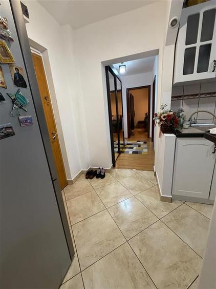 Apartament cu 3 camere decomandat, mobilat în Sud