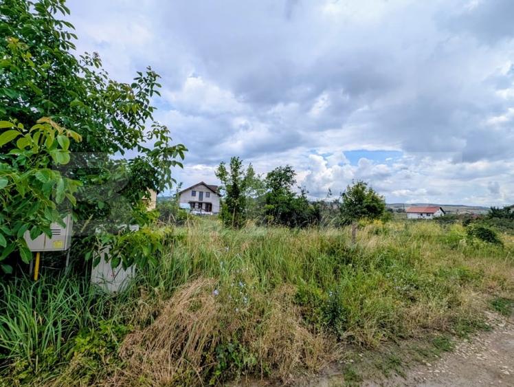 Teren Construcții intravilan de 480 mp, în Partoș