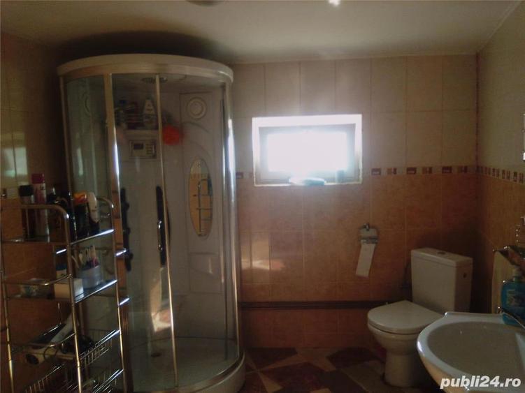 Casă cu 5 camere cu Teren 2500 Mp în Central