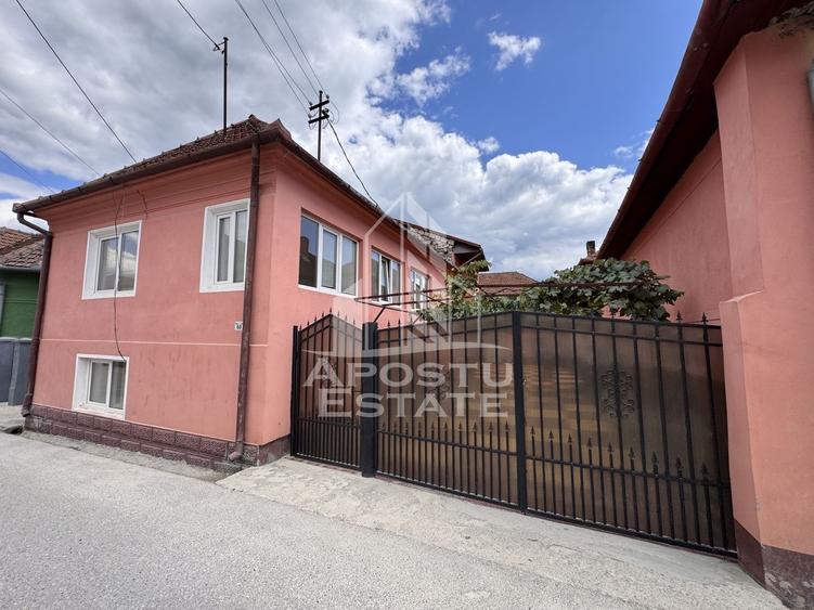 Casă individuală cu 12 camere cu Canalizare în Sălașu de Jos