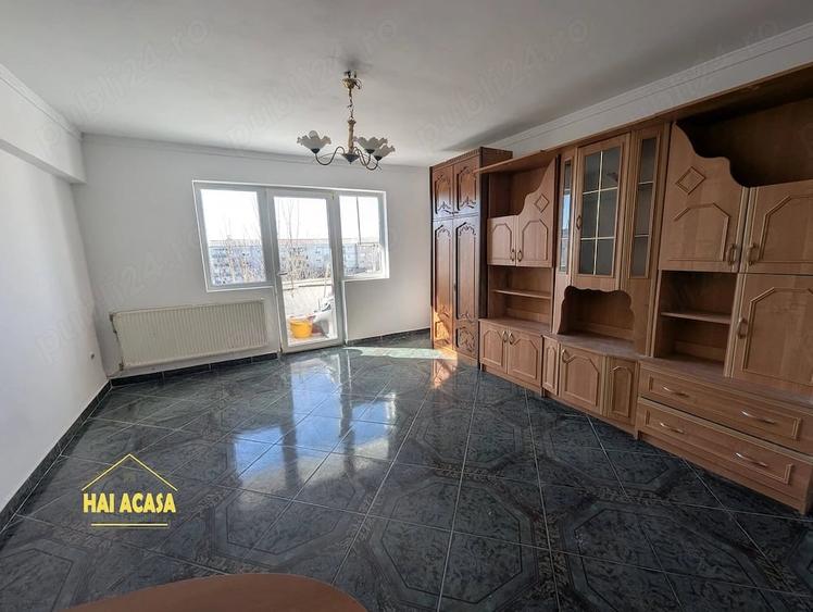 Apartament cu 3 camere nedecomandat în Micro 16