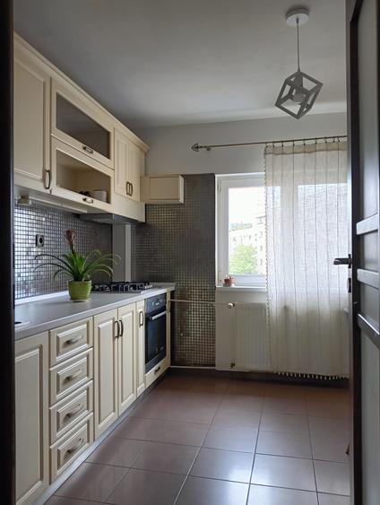 Apartament cu 3 camere decomandat în Lujerului