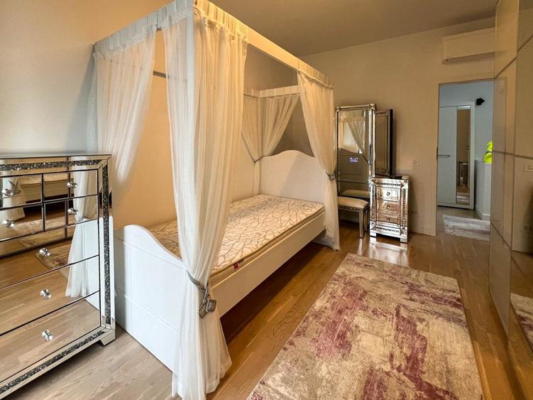 Apartament cu 4 camere semidecomandat în Nord