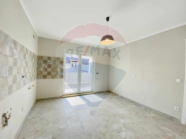 Casă cu 4 camere cu Teren 712 Mp în Cașolț
