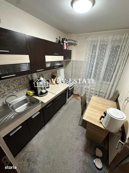 Apartament cu 2 camere semidecomandat în 1 Mai
