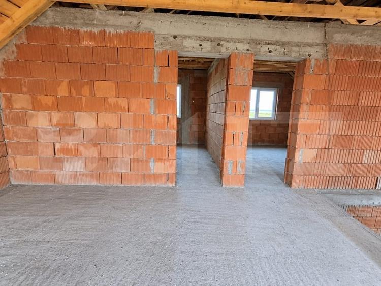 Casă individuală cu 3 camere cu Teren 486 Mp în Hălchiu