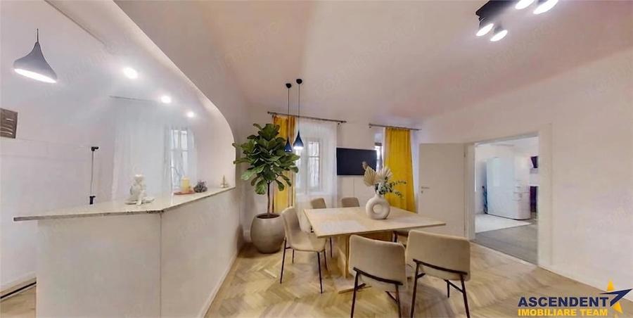 Apartament cu 3 camere decomandat în Centrul Istoric