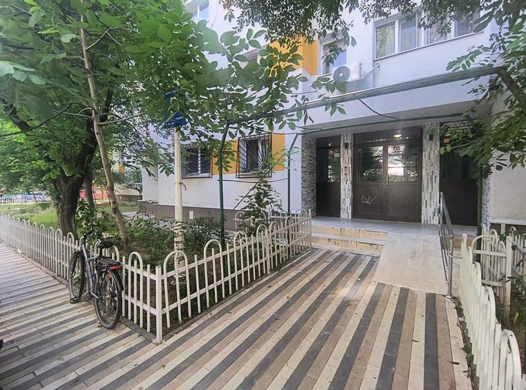 Proprietar vand apartament 2 camere, decomandat, zona Petre Ispirescu - Dumbrava Noua - 12