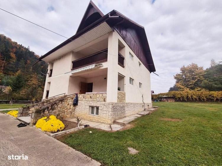 Casă cu 4 camere decomandat în Central