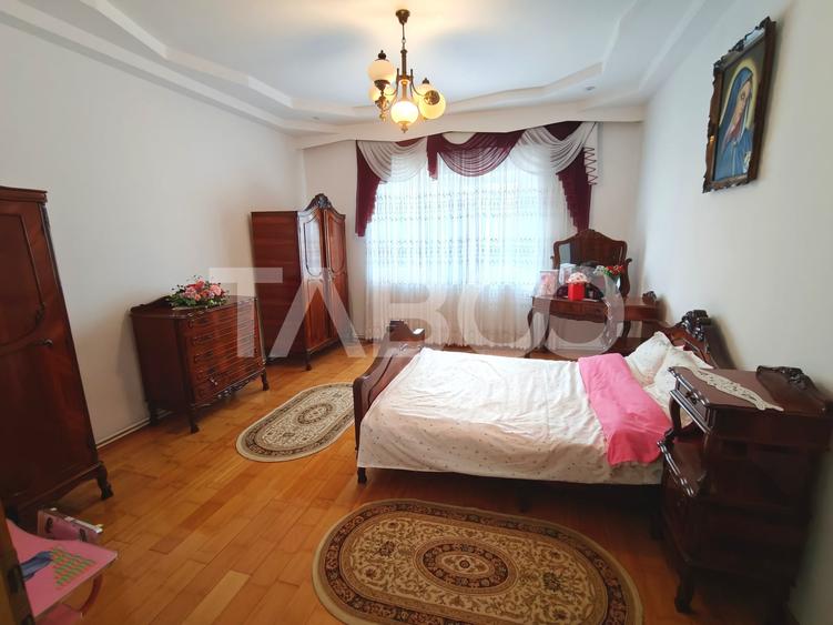 Casă individuală cu 5 camere cu Canalizare în Turnișor