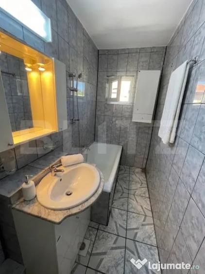 Apartament cu 3 camere decomandat în Petros