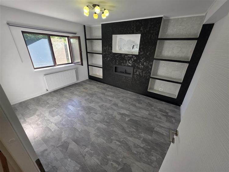 Apartament cu 2 camere decomandat în Nicolina