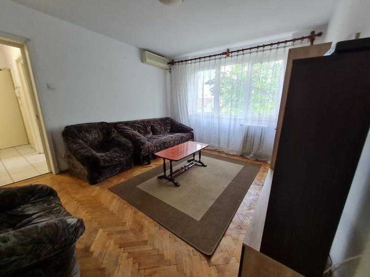 Apartament cu 3 camere semidecomandat în Ștefan cel Mare
