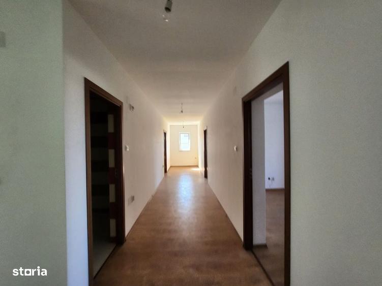 Casă cu 4 camere în Ștefănești