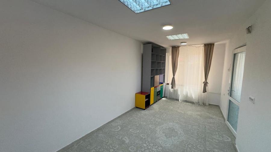 Casă cu 7 camere cu Teren 150 Mp în Tomis II