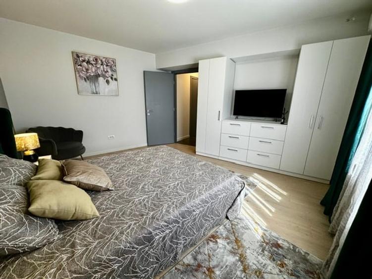 Apartament cu 3 camere semidecomandat în Calea Victoriei
