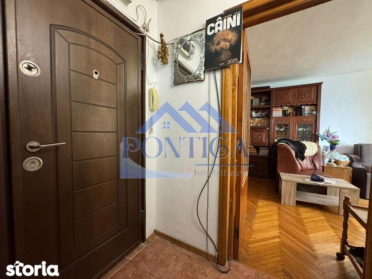 Apartament cu 3 camere decomandat, mobilat în Casa de Cultură
