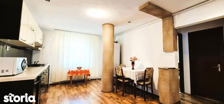 Apartament cu 3 camere decomandat în Petros