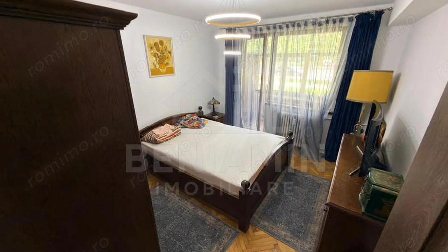 Apartament cu 3 camere decomandat în Sărari