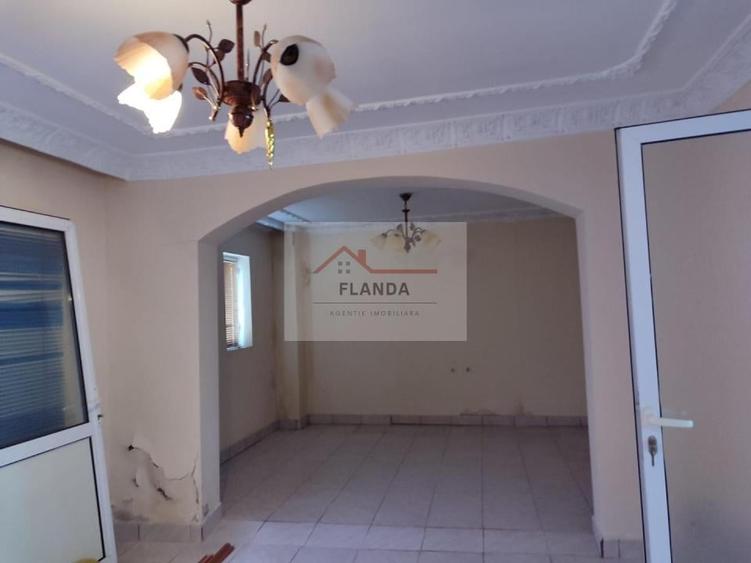 Casă cu 6 camere cu Teren 1000 Mp în Florești-Stoenești
