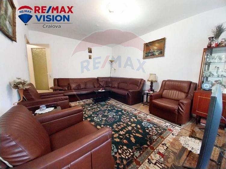 Apartament cu 3 camere decomandat în Valea Rosie