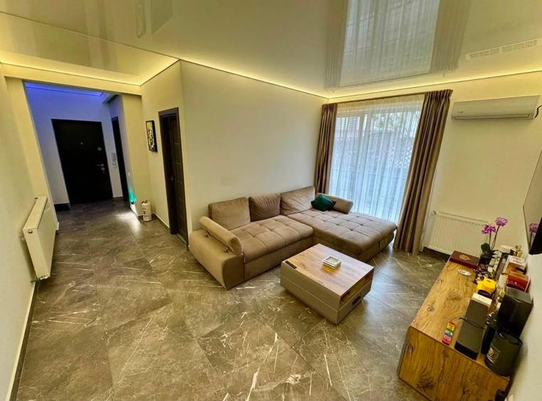 Apartament cu 3 camere decomandat în Florești