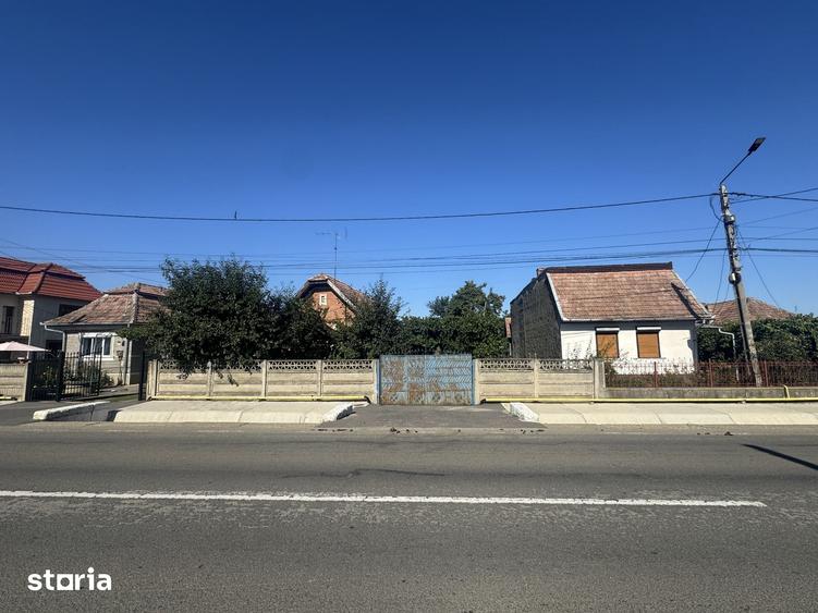 Casă cu 2 camere cu Teren 2100 Mp în Luna