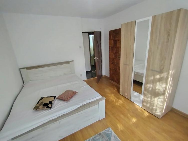 Apartament cu 3 camere decomandat, mobilat în Peco