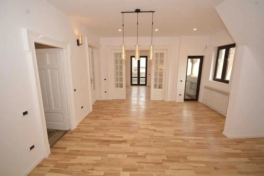 Apartament cu 4 camere decomandat în Dorobanți