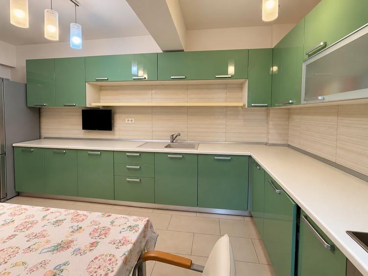 Apartament cu 4 camere decomandat, mobilat în Tomis Nord