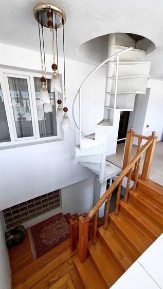 Casă cu 4 camere cu Teren 710 Mp în Central