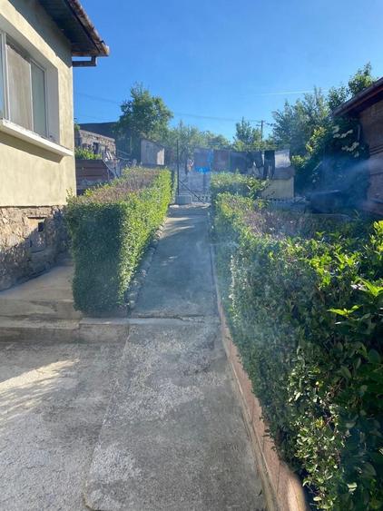 Casă cu 4 camere în Răcăștia