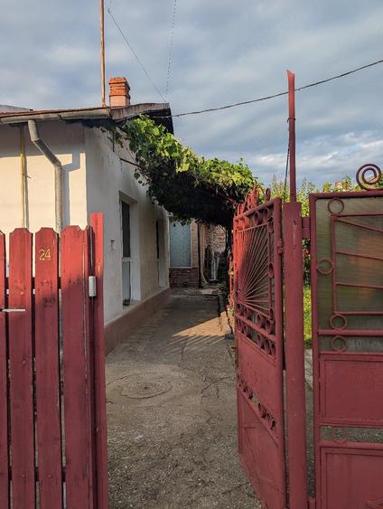 Casă cu 4 camere cu Teren 276 Mp în Central