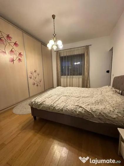 Apartament cu 5 camere decomandat în Panduri