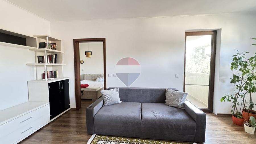 Apartament cu 2 camere semidecomandat, mobilat în Florești