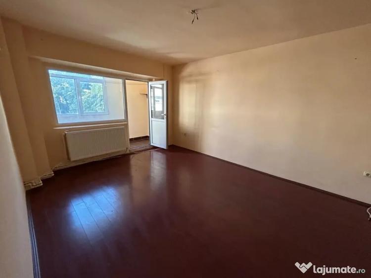 Apartament cu 2 camere decomandat în Radu Negru