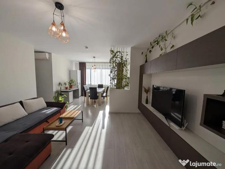 Apartament cu 3 camere semidecomandat în Florești