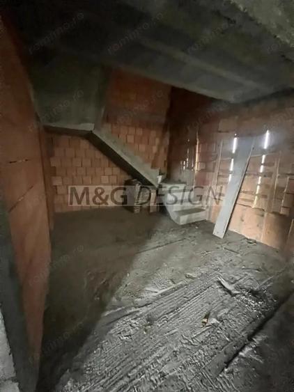 Casă cu 6 camere cu Teren 1325 Mp în Uliuc