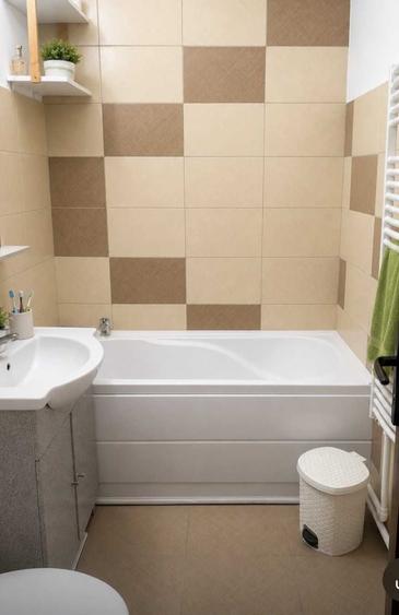 Apartament cu 4 camere semidecomandat în Central