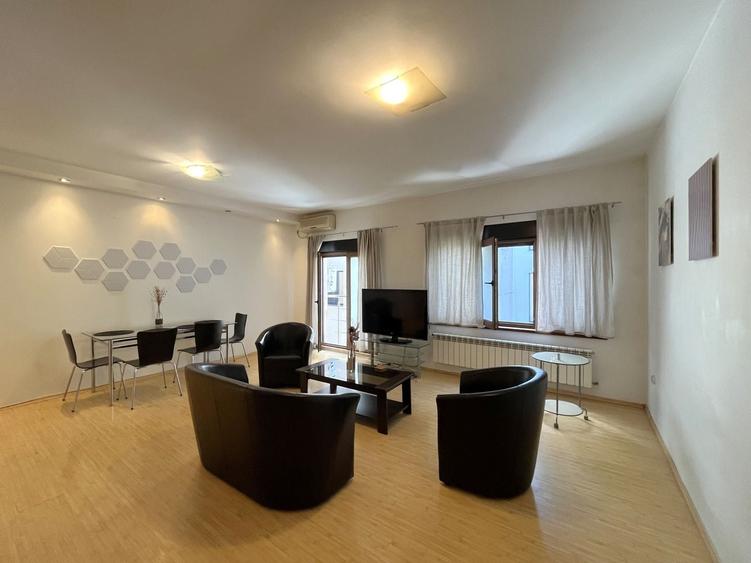 Apartament cu 2 camere decomandat, mobilat în Polonă