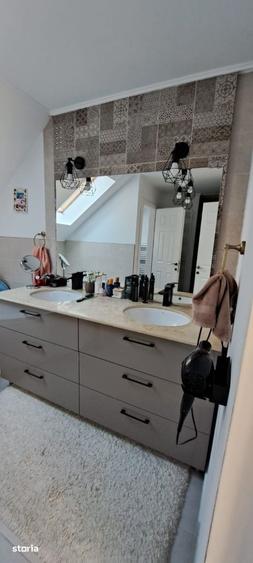 Casă cu 7 camere cu Teren 400 Mp în Semicentral