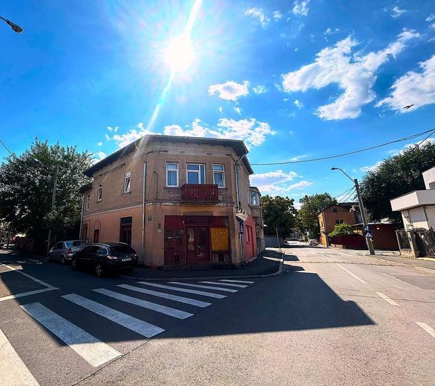 Casă cu 4 camere cu Canalizare în Banu Manta