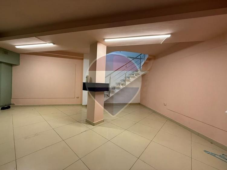Spațiu comercial, de 74 mp, în Central
