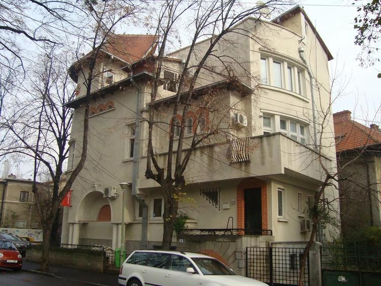 Apartament cu 3 camere decomandat în Beller