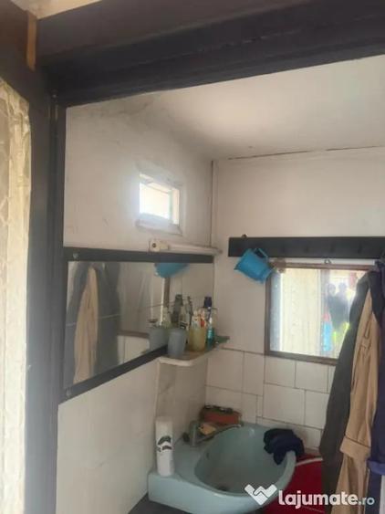 Casă cu 2 camere cu Teren 1000 Mp în Central