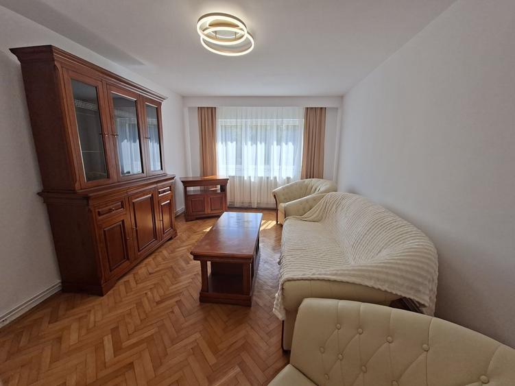 Apartament cu 3 camere decomandat în Vasile Aaron